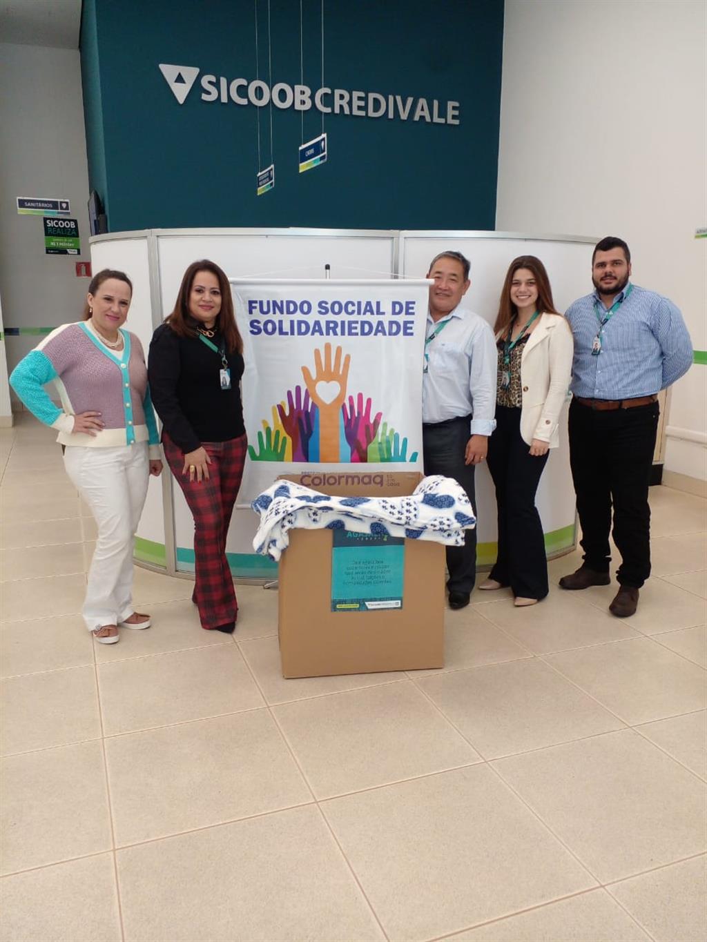 FUNDO SOCIAL - Fundo Social de Solidariedade de Regente Feijó recebe doações de cobertores SICOOB CREDIVALE de Regente Feijó